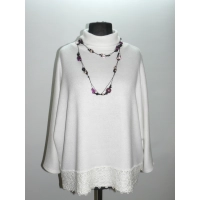 Delikatny kobiecy sweter OVERSIZE z golfem i gipiurą - kolor ecru